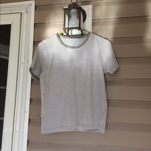 A short sleeve shirt